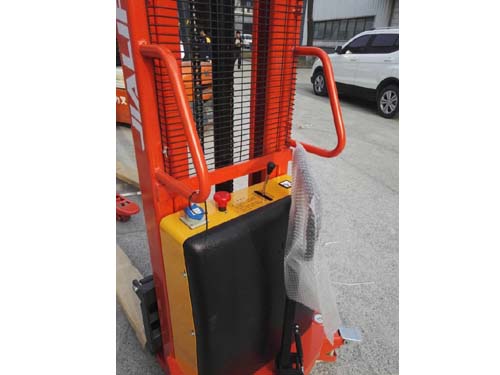 丹東電動(dòng)堆高叉車(chē),半電動(dòng)堆垛式-沈陽(yáng)興隆瑞