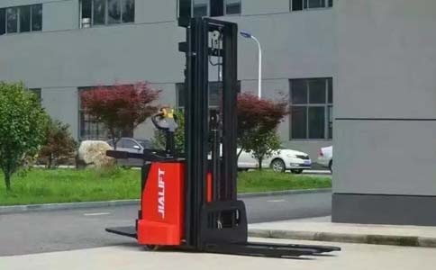 撫順電動(dòng)堆高叉車(chē)注意事項,故障介紹-沈陽(yáng)興隆瑞