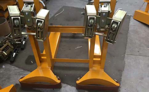 叉車(chē)專(zhuān)用油桶夾具能夾空桶嗎-沈陽(yáng)興隆瑞