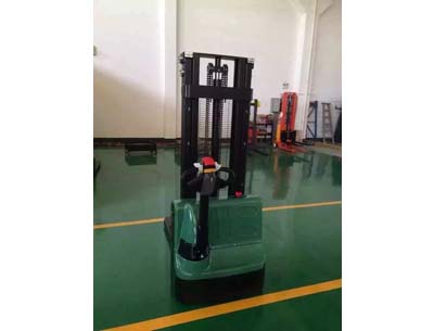 沈陽(yáng)手推電動(dòng)叉車(chē),電動(dòng)堆高叉車(chē)-沈陽(yáng)興隆瑞