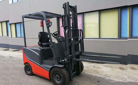 丹東電動(dòng)叉車(chē)維修,電池漏液-沈陽(yáng)興隆瑞